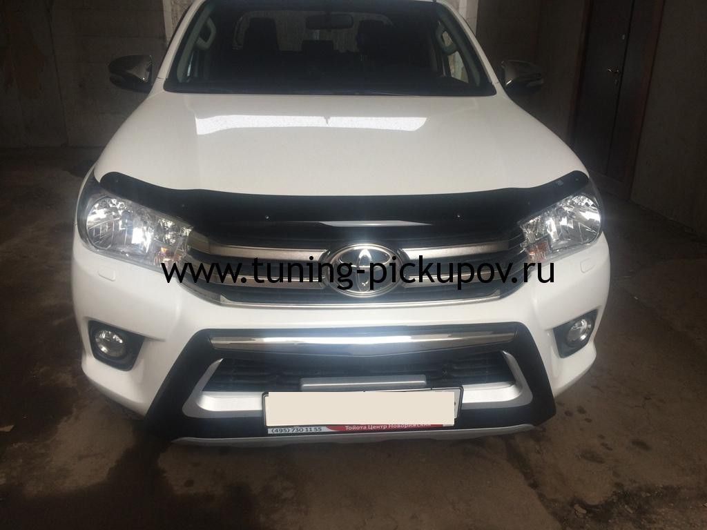 Toyota Hilux / Дефлекторы / Дефлектор капота (темный)