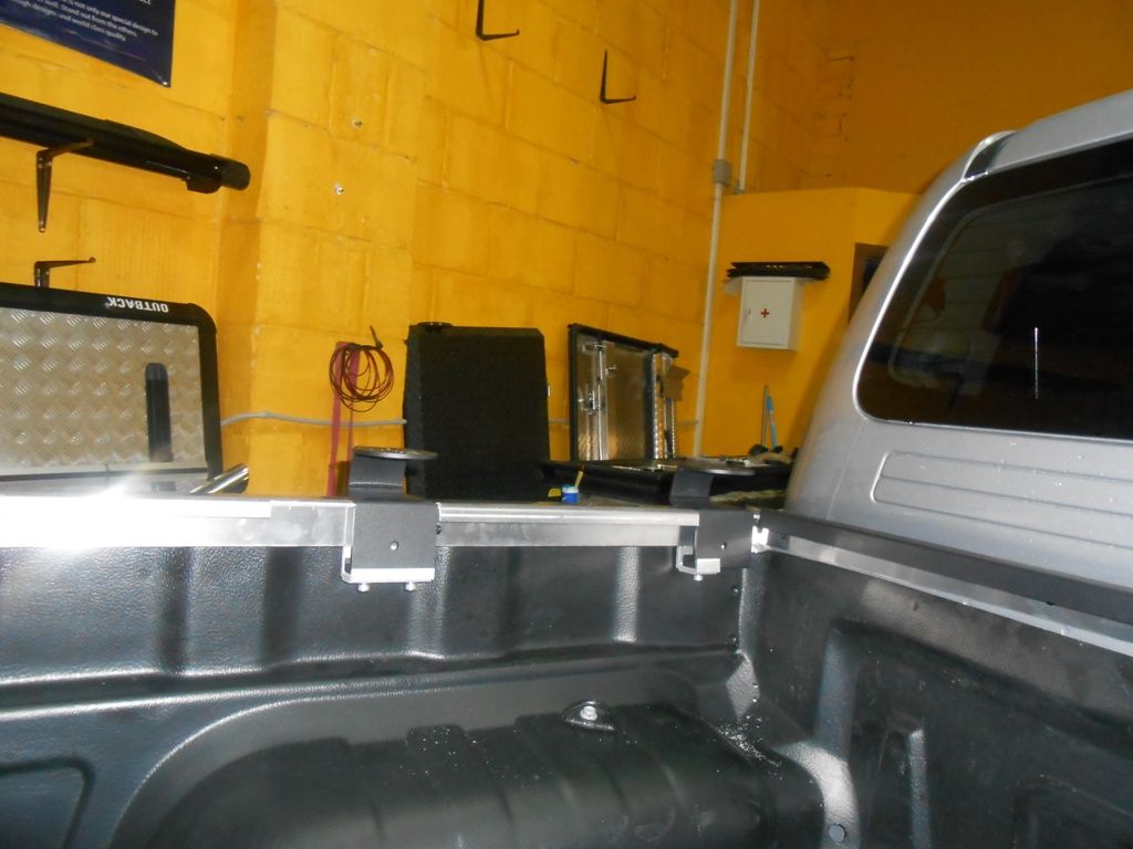 Монтажный комплект Roll-N-Lock - Toyota Hilux 2011-2015 - Крышки кузова