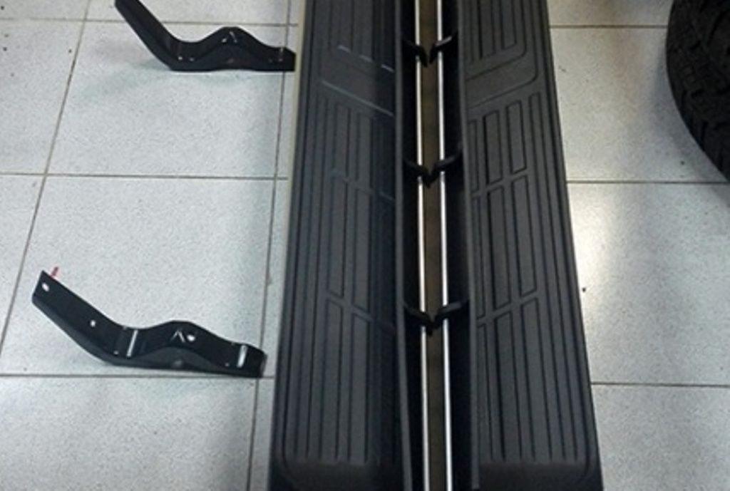 Toyota Hilux / Пороги / Пороги OE-Style