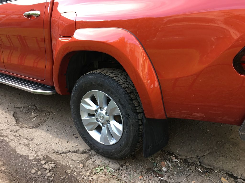 Toyota Hilux / Расширители колесных арок / Расширители колесных арок