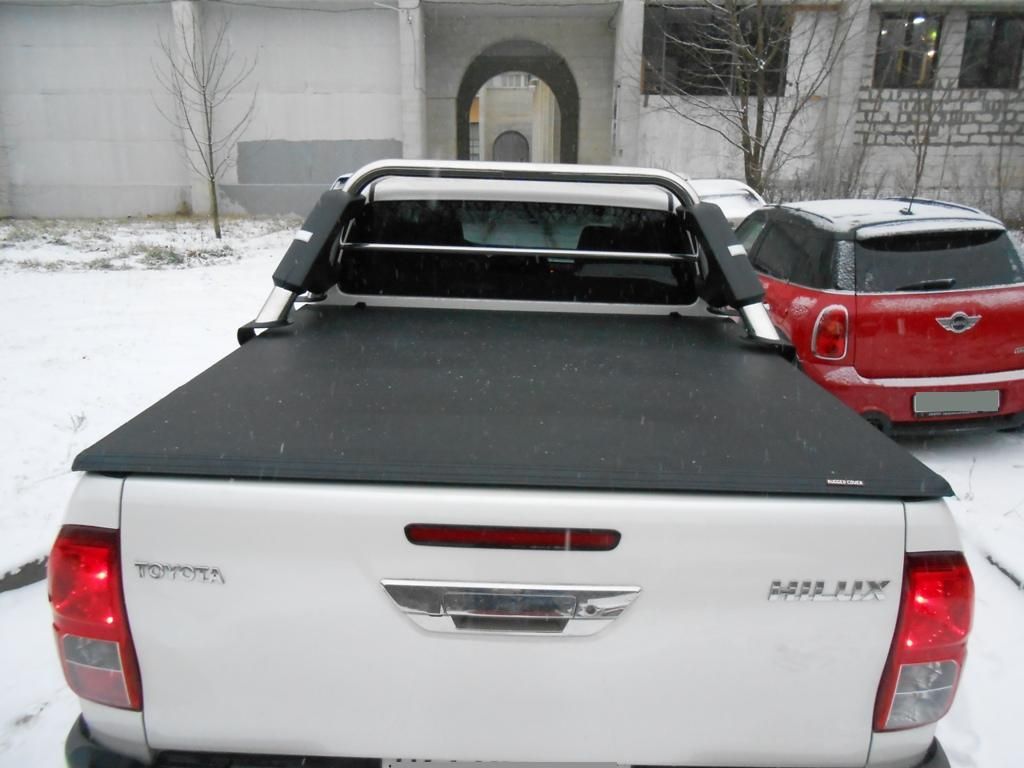 Toyota Hilux / Защитные дуги / Дуга в кузов (под крышку)