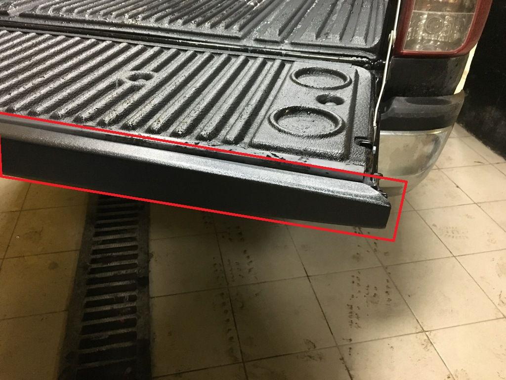 Toyota Hilux / Накладки на борта / Накладка на задний откидной борт