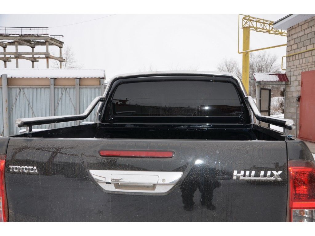 Toyota Hilux / Защитные дуги / Дуга в кузов 60х53 мм