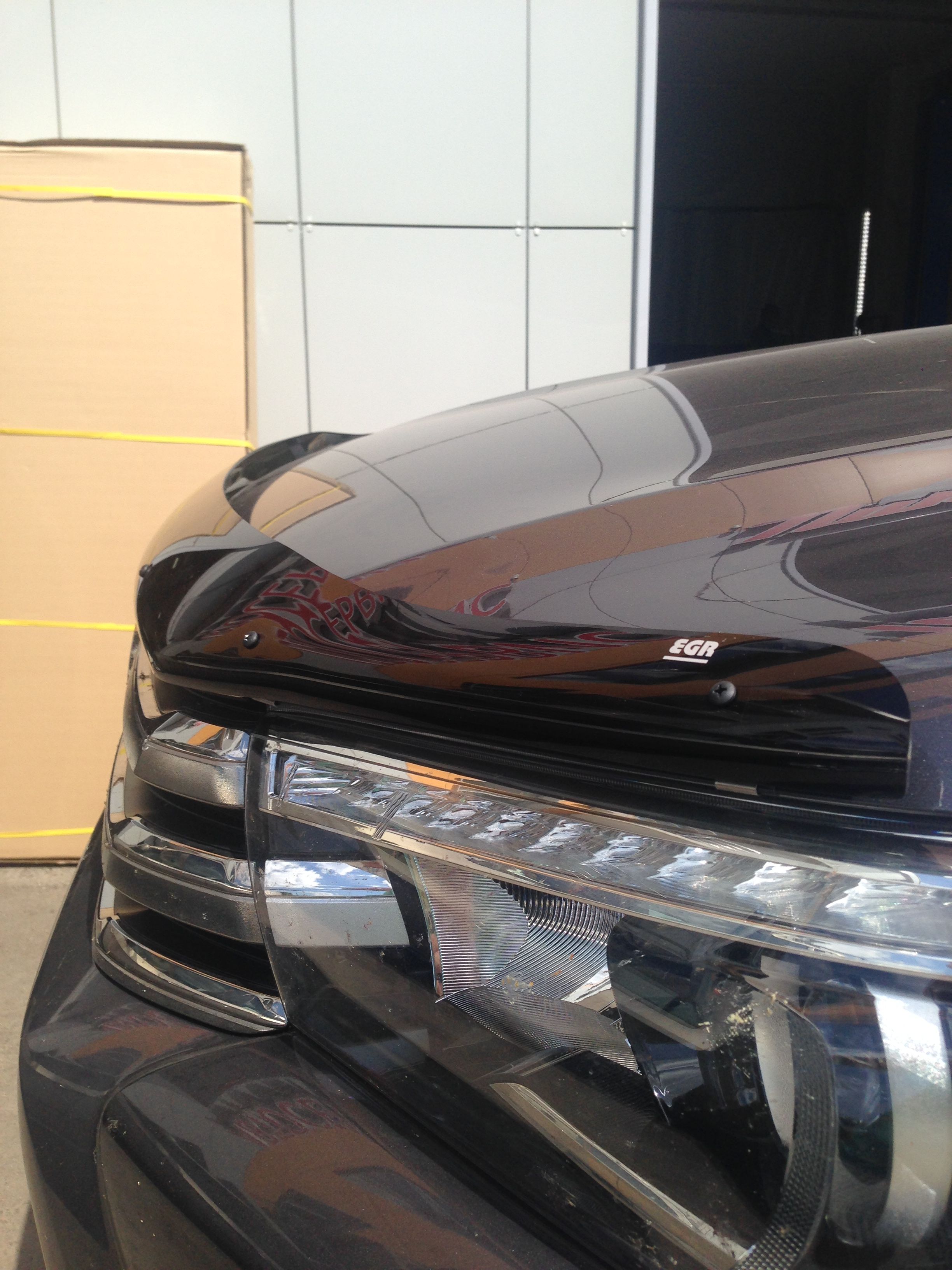 Toyota Hilux / Дефлекторы / Дефлектор капота