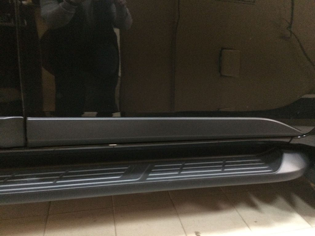 Toyota Hilux / Молдинги / Оригинальные боковые молдинги, цвет черный Revo