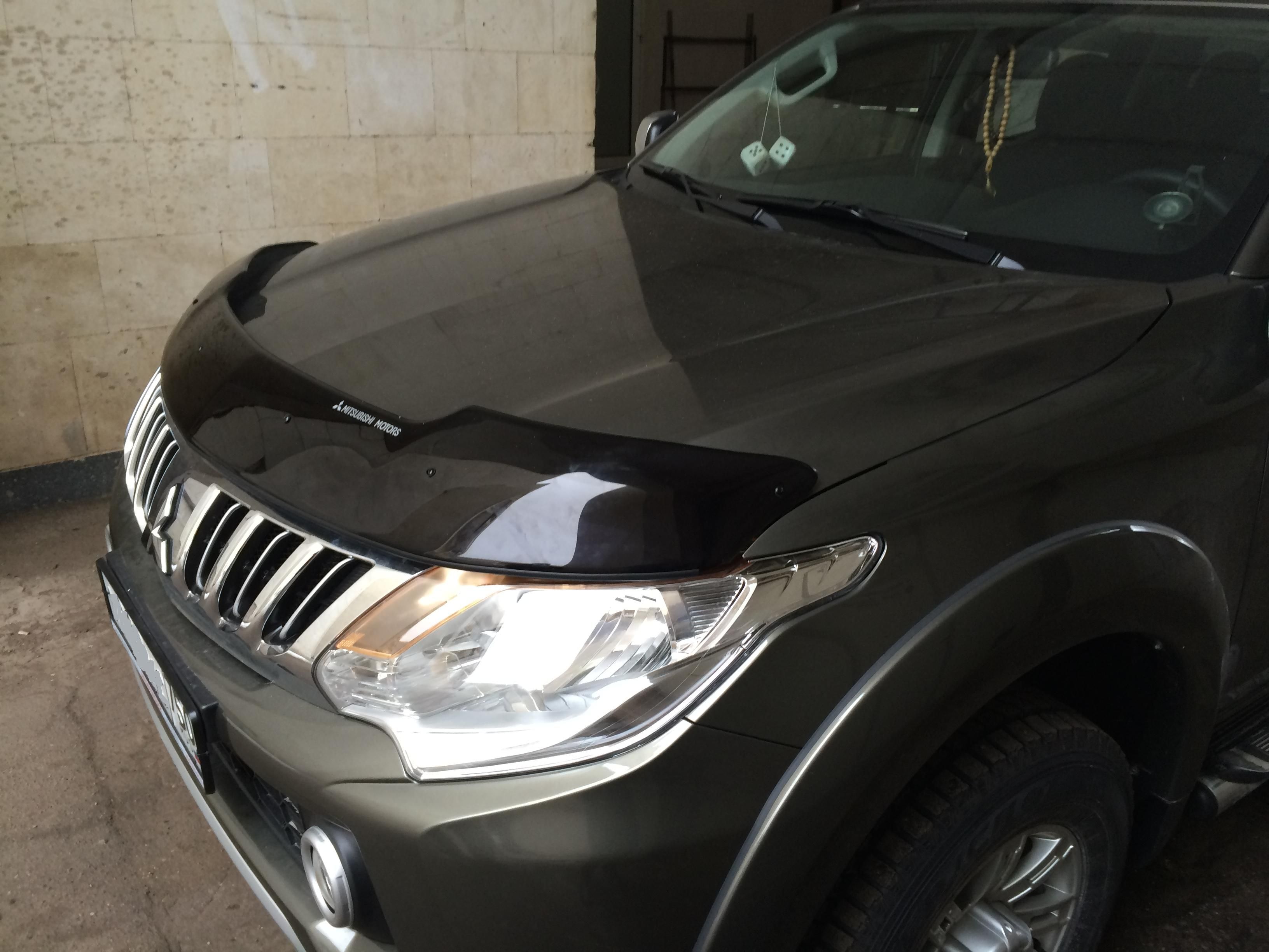 Mitsubishi / L200 2015-2024 / Дефлекторы / Дефлектор капота (оригинал)