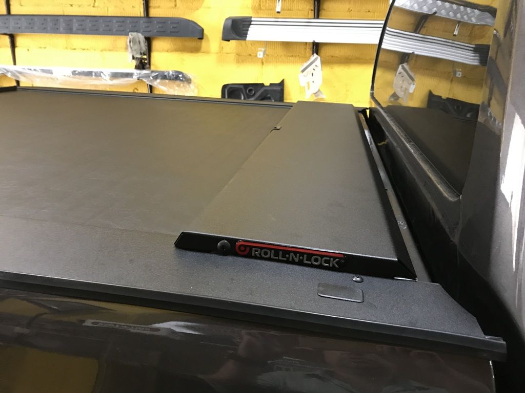Крышка  Toyota Hilux 2015-2024