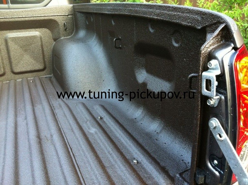 Обработка грузового отсека защитным покрытием RAPTOR U-POL - Toyota Hilux 2011-2015 - Обработка грузового отсека 