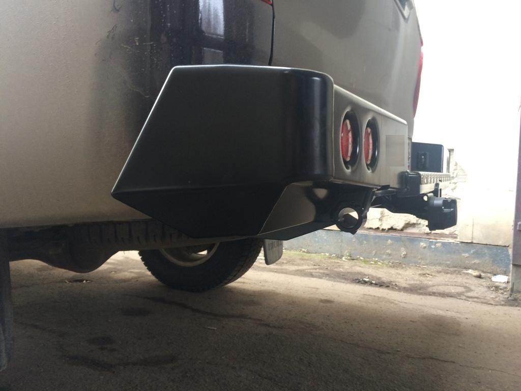 Toyota Hilux / Бампер задний / Бампер задний с квадратом под фаркоп и фонарями