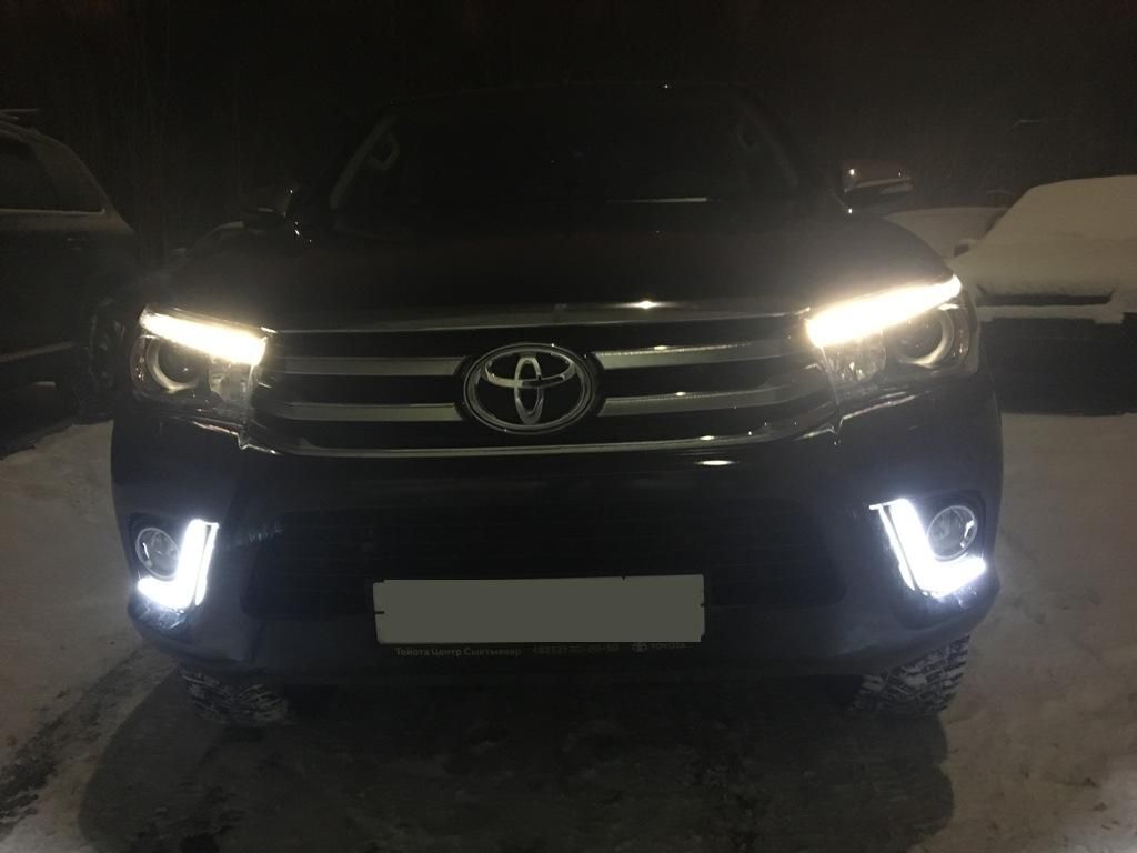 Toyota Hilux / Дневные ходовые огни / Дневные (неоновые) ходовые огни