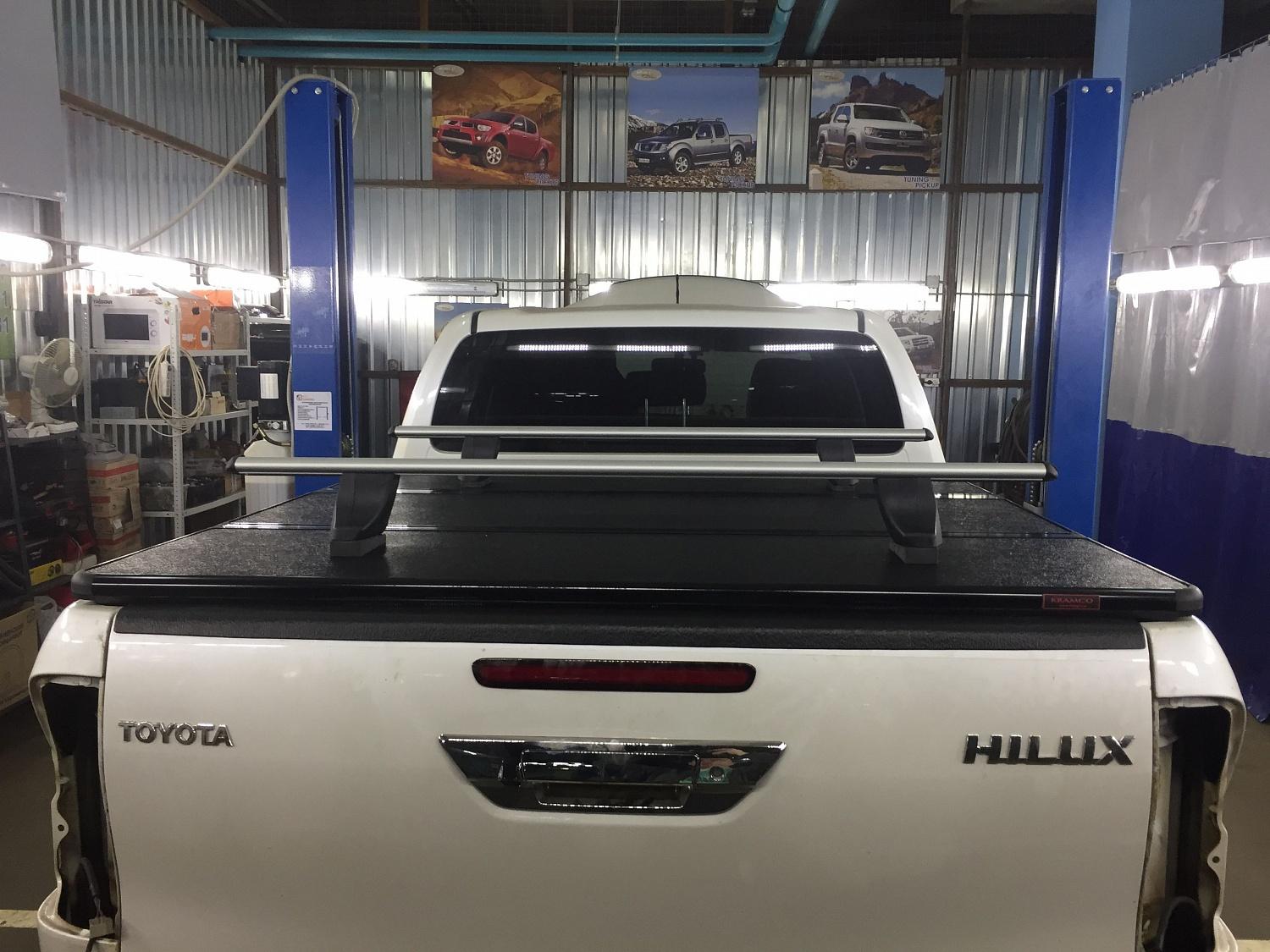 Крышка алюминиевая трехсекционная  Toyota Hilux 2015-2024