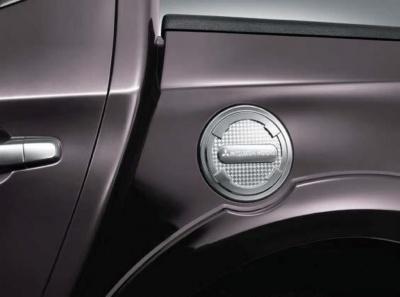 Накладка крышки лючка бензобака - Mitsubishi L200 2015-2023 - Хромированные накладки  - 
