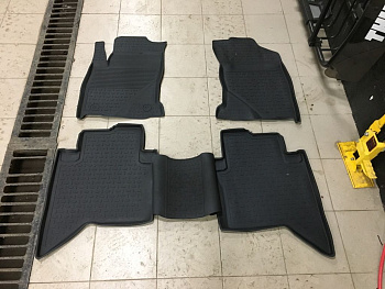 Toyota Hilux / Коврики / Коврики салона с высоким бортом 4 шт. цвет черный