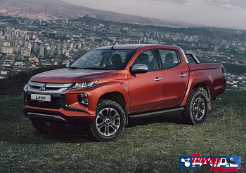 Mitsubishi / L200 2015-2024 / Пороги / Порог-площадка "Premium-Black"