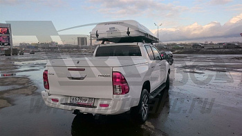 Toyota Hilux / Бампер задний / Бампер задний с квадратом под доп. оборудование