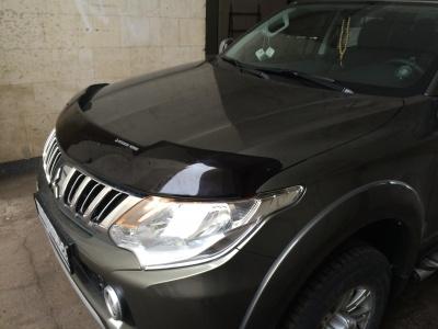 Дефлектор капота (оригинал) - Mitsubishi L200 2015-2024 - Дефлекторы - 