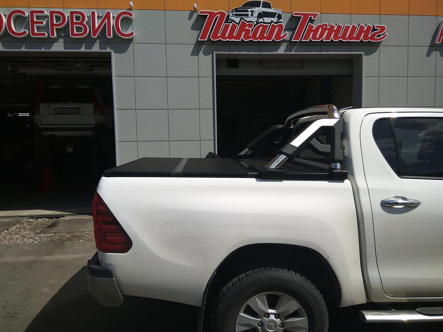 Крышка алюминиевая трехсекционная  Toyota Hilux 2015-2024