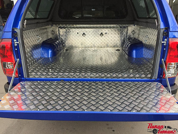 Toyota Hilux / Вставка (вкладыш) в кузов / Вкладыш в кузов под борт алюминиевый (комплект)