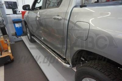 Пороги нержавеющая труба с листом C2 d60mm Revo  - Toyota Hilux 2015-2024 - Пороги - 