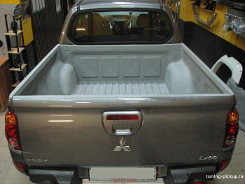 Toyota Hilux / Обработка грузового отсека / Обработка грузового отсека антигравием