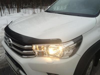 Дефлектор капота (оригинал) - Toyota Hilux 2015-2024 - Дефлекторы - 