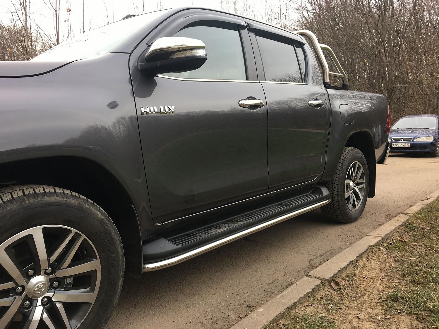 Защита оригинальных порогов 42,4 мм. Revo - Toyota Hilux 2015-2024 - Защита порогов - 