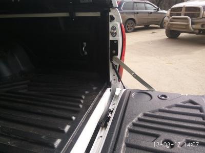 Механизм открывания заднего борта - Toyota Hilux 2015-2024 - Механизм открывания заднего борта - 