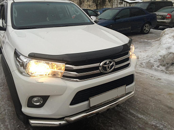 Toyota Hilux / Дефлекторы / Дефлектор капота (оригинал)